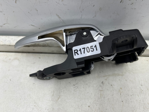 Klamka Jeep Renegade 14r.- prawa przednia wewnętrzna rączka uchwyt drzwi prawy przód