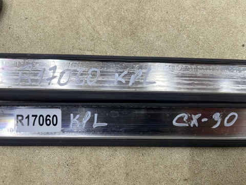 Listwa Mazda CX-30 CX30 19r.- dachowa prawa lewa nakładka zaślepka KOMPLET