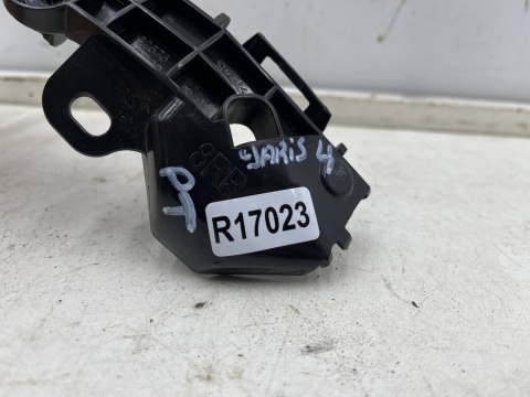Ślizg Toyota Yaris 4 IV 20r.- prawe tylne mocowanie wspornik uchwyt zderzaka prawy tył 52575-k0020