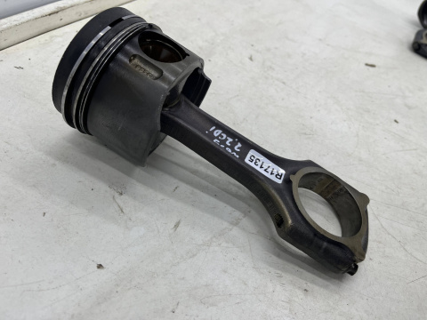 Tłok Mercedes Vito Viano w639 03-14r. 2.2 CDI 150km. korbowód kod silnika 646980 646.980