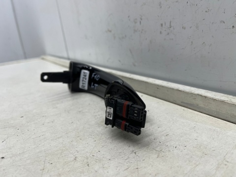 Klamka BMW F10 F11 F01 F02 F04 F06 F07 F12 F13 10-17r. LEWA tylna zewnętrzna rączka drzwi keyless podswietlane 7305311