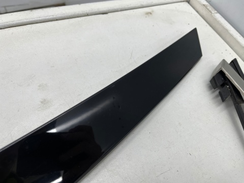 Listwa Mercedes w210 95-02r. KOMBI lewa tylna boczna nakładka karoseryjna ozdobna obramówka szyby bagażnika