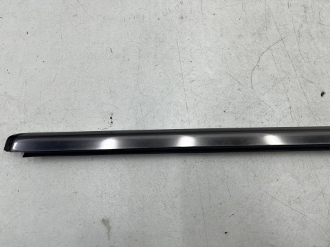 Listwa Mercedes w210 95-02r. KOMBI lewa tylna boczna nakładka karoseryjna ozdobna obramówka szyby bagażnika