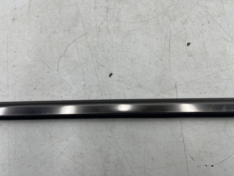 Listwa Mercedes w210 95-02r. KOMBI lewa tylna boczna nakładka karoseryjna ozdobna obramówka szyby bagażnika