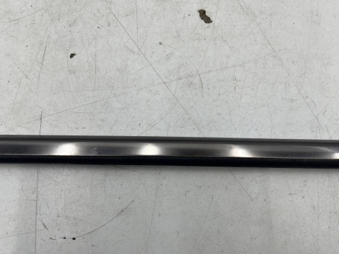 Listwa Mercedes w210 95-02r. KOMBI lewa tylna boczna nakładka karoseryjna ozdobna obramówka szyby bagażnika