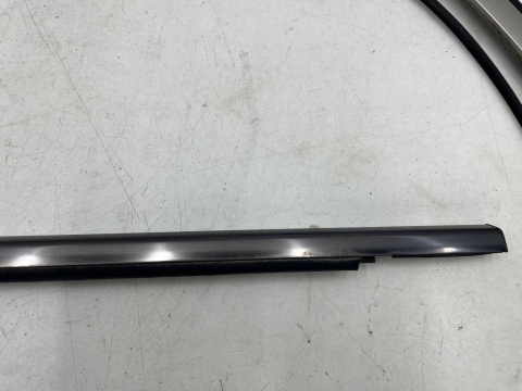 Listwa Mercedes w210 95-02r. KOMBI lewa tylna boczna nakładka karoseryjna ozdobna obramówka szyby bagażnika