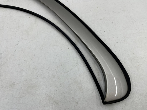 Listwa Mercedes w210 95-02r. KOMBI lewa tylna boczna nakładka karoseryjna ozdobna obramówka szyby bagażnika