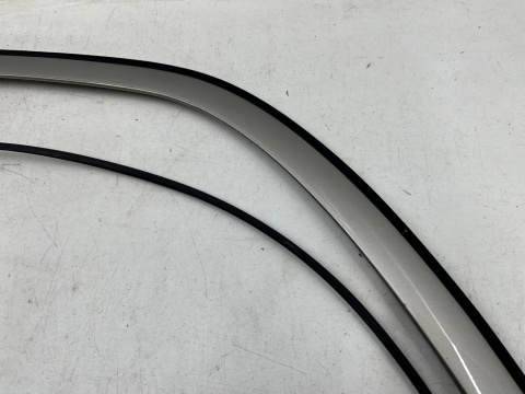 Listwa Mercedes w210 95-02r. KOMBI lewa tylna boczna nakładka karoseryjna ozdobna obramówka szyby bagażnika