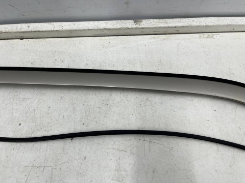 Listwa Mercedes w210 95-02r. KOMBI lewa tylna boczna nakładka karoseryjna ozdobna obramówka szyby bagażnika