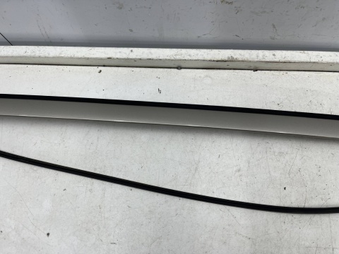 Listwa Mercedes w210 95-02r. KOMBI lewa tylna boczna nakładka karoseryjna ozdobna obramówka szyby bagażnika