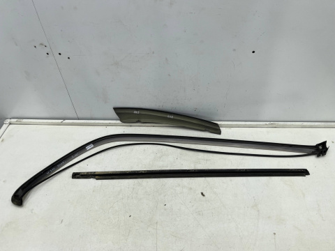 Listwa Mercedes w210 95-02r. KOMBI lewa tylna boczna nakładka karoseryjna ozdobna obramówka szyby bagażnika