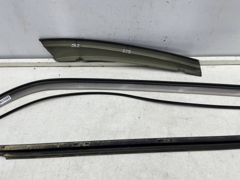 Listwa Mercedes w210 95-02r. KOMBI lewa tylna boczna nakładka karoseryjna ozdobna obramówka szyby bagażnika