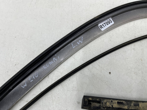 Listwa Mercedes w210 95-02r. KOMBI lewa tylna boczna nakładka karoseryjna ozdobna obramówka szyby bagażnika