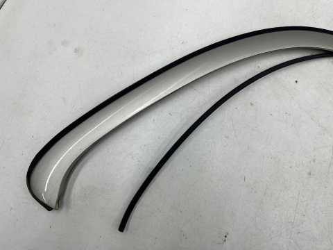 Listwa Mercedes w210 95-02r. KOMBI prawa tylna boczna nakładka karoseryjna ozdobna obramówka szyby bagażnika