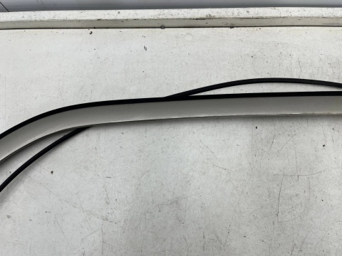 Listwa Mercedes w210 95-02r. KOMBI prawa tylna boczna nakładka karoseryjna ozdobna obramówka szyby bagażnika