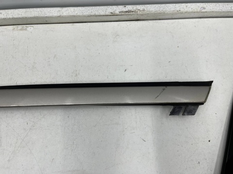 Listwa Mercedes w210 95-02r. KOMBI prawa tylna boczna nakładka karoseryjna ozdobna obramówka szyby bagażnika