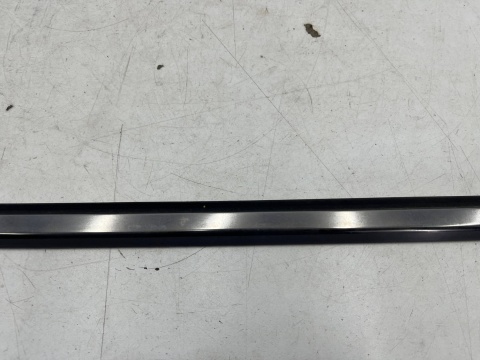 Listwa Mercedes w210 95-02r. KOMBI prawa tylna boczna nakładka karoseryjna ozdobna obramówka szyby bagażnika
