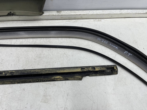Listwa Mercedes w210 95-02r. KOMBI prawa tylna boczna nakładka karoseryjna ozdobna obramówka szyby bagażnika