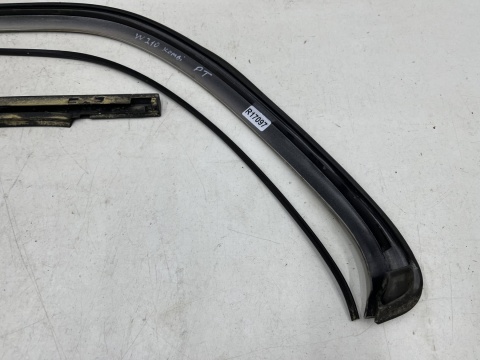 Listwa Mercedes w210 95-02r. KOMBI prawa tylna boczna nakładka karoseryjna ozdobna obramówka szyby bagażnika