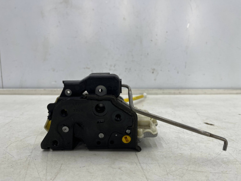 Zamek drzwi Audi A3 8p Sportback 03-13r. LEWY przedni zamek drzwi linka 7 pin lewy przód Europa 4f2837015