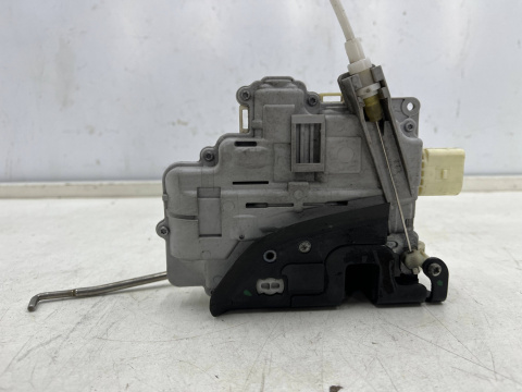 Zamek drzwi Audi A3 8p Sportback 03-13r. LEWY przedni zamek drzwi linka 7 pin lewy przód Europa 4f2837015