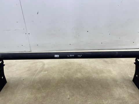 Belka zderzaka Mitsubishi L200 tylne dolne wzmocnienie poprzeczka szerokie mocowanie na dwa otwory