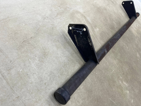 Belka zderzaka Mitsubishi L200 tylne dolne wzmocnienie poprzeczka wąskie mocowanie na dwa otwory