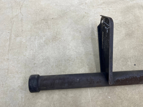 Belka zderzaka Mitsubishi L200 tylne dolne wzmocnienie poprzeczka wąskie mocowanie na dwa otwory