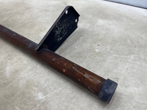 Belka zderzaka Mitsubishi L200 tylne dolne wzmocnienie poprzeczka wąskie mocowanie na dwa otwory