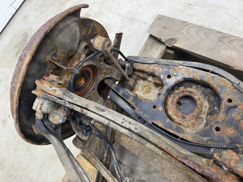 Belka zawieszenia Mercedes w210 KOMBI 95-02r. kompletna tylna oś wózek zwrotnice czujniki ABS