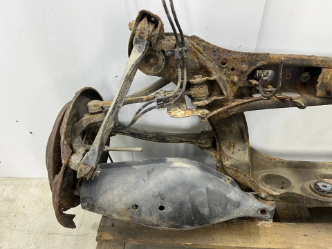 Belka zawieszenia Mercedes w210 KOMBI 95-02r. kompletna tylna oś wózek zwrotnice czujniki ABS