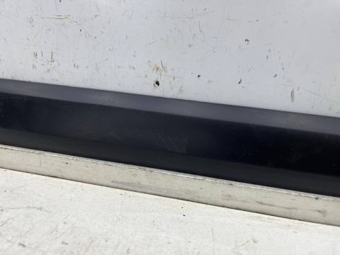 Listwa Skoda Yeti 13-18r. prawa przednia nakładka drzwi boczna prawy przód 5l0853516