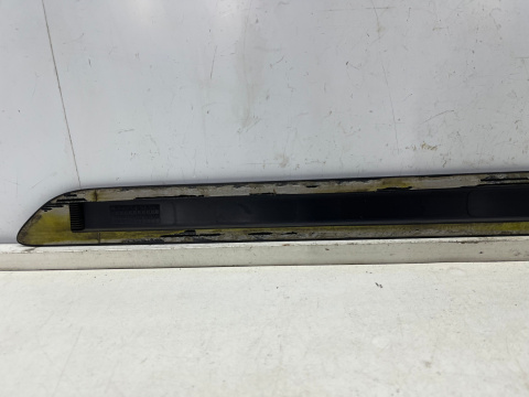 Listwa Skoda Yeti 13-18r. prawa przednia nakładka drzwi boczna prawy przód 5l0853516
