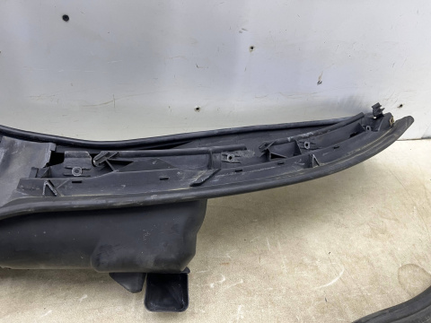 Podszybie Mercedes w210 95-99r. górne prawe lewe uszczelka Europa KOMPLETNE 2108301644