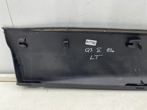 Listwa Audi Q3 II 83a 18r.- lewa tylna listwa dolna drzwi STRUKTURA lewy tył 83a853969