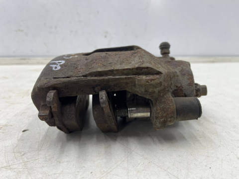 Zacisk hamulcowy VW Golf IV V VI Polo III IV Audi A3 8l 8p Leon I II Ibiza III IV Fabia Octavia Caddy 3 prawy przedni jarzmo 