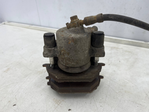 Zacisk hamulcowy VW Golf IV V VI Polo III IV Audi A3 8l 8p Leon I II Ibiza III IV Fabia Octavia Caddy 3 prawy przedni jarzmo 