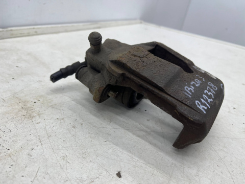 Zacisk hamulcowy VW Golf IV V VI Polo III IV Audi A3 8l 8p Leon I II Ibiza III IV Fabia Octavia Caddy 3 prawy przedni jarzmo 