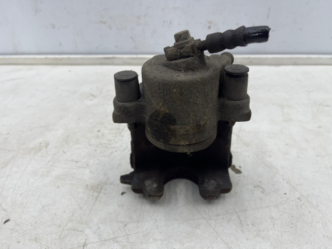 Zacisk hamulcowy VW Golf IV V VI Polo III IV Audi A3 8l 8p Leon I II Ibiza III IV Fabia Octavia Caddy 3 prawy przedni jarzmo 