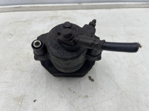 Zacisk hamulcowy VW Golf IV V VI Polo III IV Audi A3 8l 8p Leon I II Ibiza III IV Fabia Octavia Caddy 3 prawy przedni jarzmo 