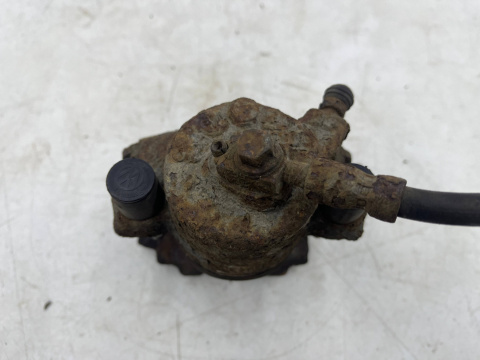 Zacisk hamulcowy VW Golf IV V VI Polo III IV Audi A3 8l 8p Leon I II Ibiza III IV Fabia Octavia Caddy 3 prawy przedni jarzmo 