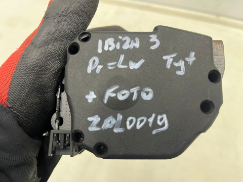 Pas bezpieczeństwa Seat Ibiza 3 III 6L Cordoba II 02-08r. 5Drzwi prawy lewy tylny czarny tył 6L0857805B 