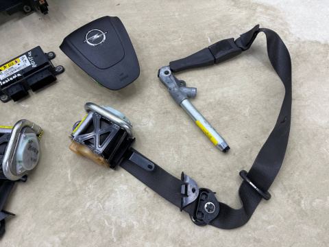 Deska rozdzielcza Opel Insignia A 08-13r. kokpit konsola poduszki powietrzne pasy bezpieczeństwa napinacze AIRBAG komplet