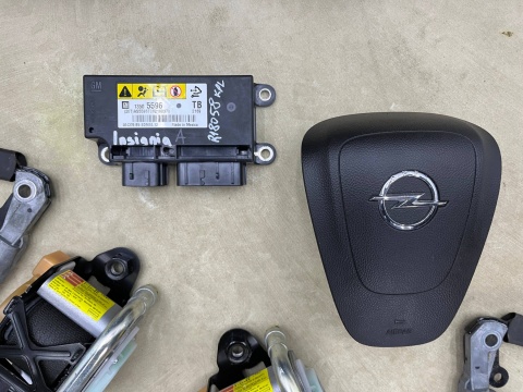 Deska rozdzielcza Opel Insignia A 08-13r. kokpit konsola poduszki powietrzne pasy bezpieczeństwa napinacze AIRBAG komplet