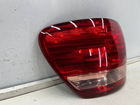 Lampa Toyota Avensis Verso Ipsum 01-03r. LEWA tylna w błotnik oryginalna lewy tył Koito 44-35
