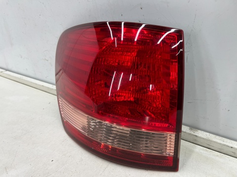 Lampa Toyota Avensis Verso Ipsum 01-03r. LEWA tylna w błotnik oryginalna lewy tył Koito 44-35