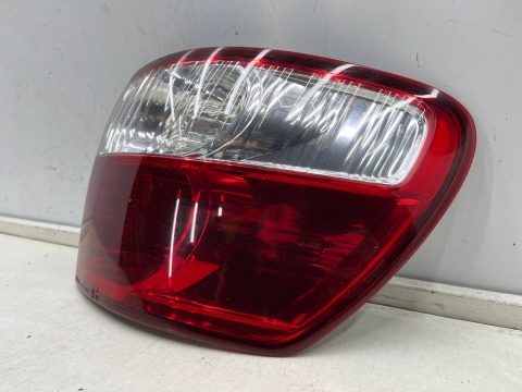 Lampa Toyota Avensis Verso Ipsum LIFT 03-09r. prawa tylna w błotnik oryginalna prawy tył Koito 44-57