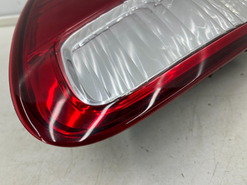 Lampa Toyota Avensis Verso Ipsum LIFT 03-09r. prawa tylna w błotnik oryginalna prawy tył Koito 44-57