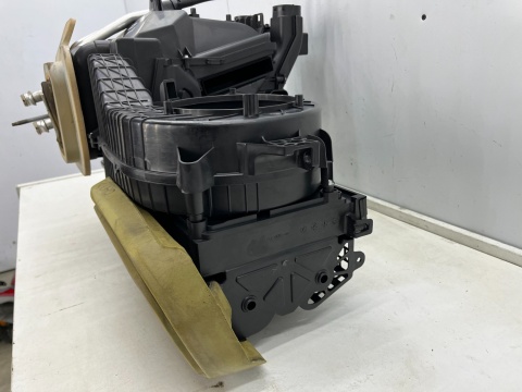 Nagrzewnica Opel Insignia A 08-17r. z KLIMĄ obudowa chłodnicy wody parownik klimatyzacji