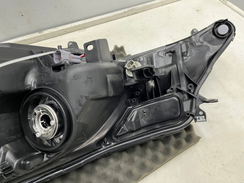 Lampa reflektor Toyota RAV4 IV 13-15r. przedlift PRAWA przednia soczewka prawy przód EUROPA NOWY zamiennik TYC 20-14255-26-2